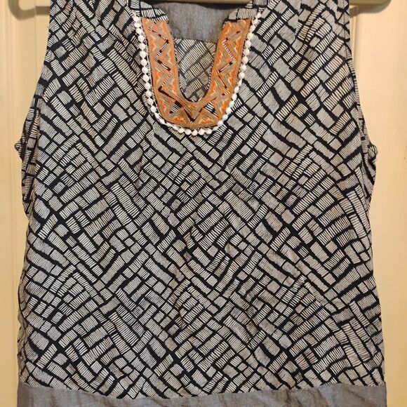 Tribal Black and White Graphic Tank Top with Bib Collar - Picture 5 of 14